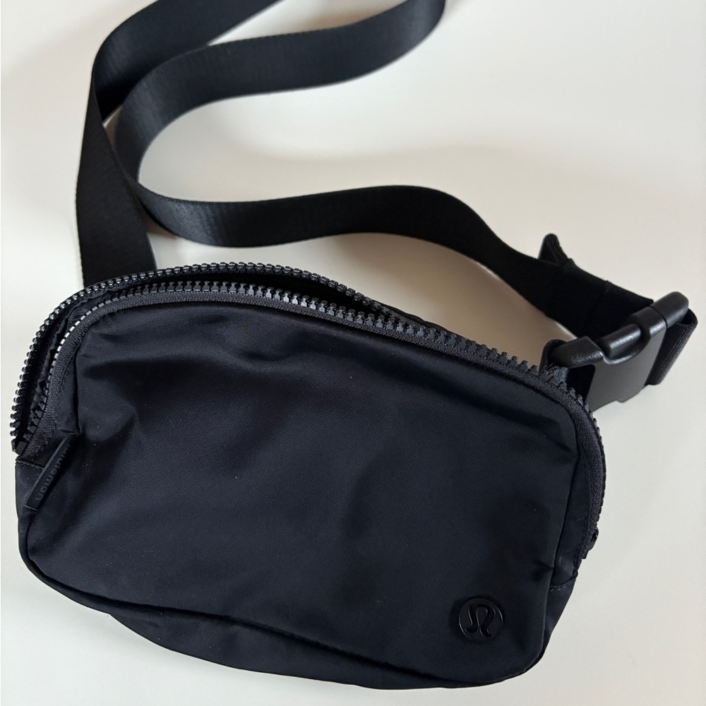 lululemon athletica Black Belt Bag 1L